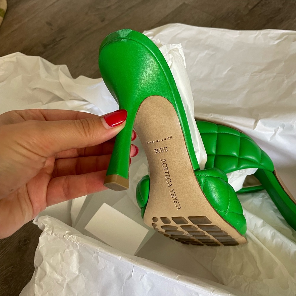 BOTTEGA VENETA
Parakeet Green Quilted Leather Padded Mule Heels Sandals 38 38.5 - Picture 3 of 8